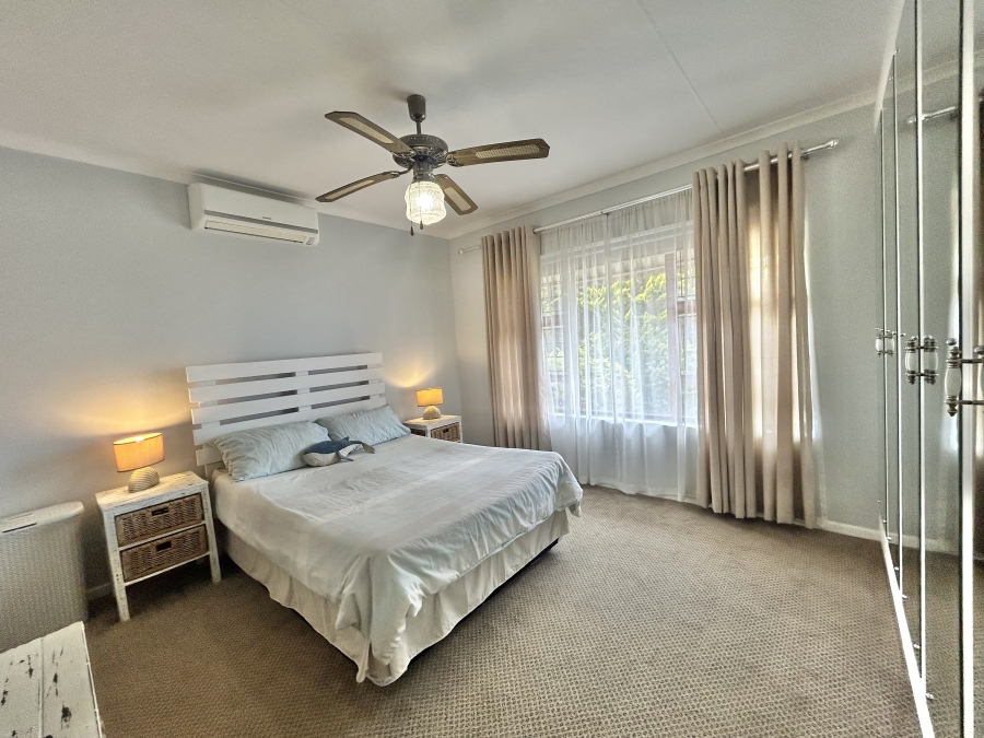 3 Bedroom Property for Sale in Wavecrest Eastern Cape